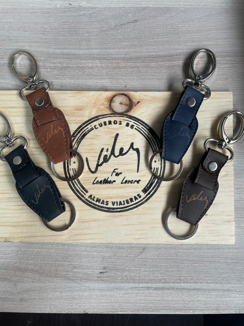 🔥 1 compra, 10 años de elegancia – BOLSO CUERO PREMIUM VÉLEZ + Llavero de cuero GRATIS